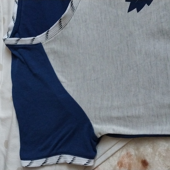 Toronto Maple Leafs adidas - Ladies Skate Lace Tee sz XL - Picture 10 of 10